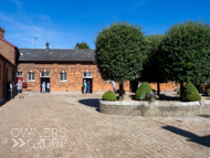 HC170924-68 - Harry Charlton Stable Visit